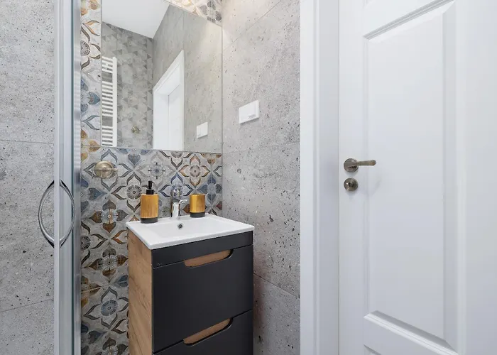 With Ac - Augustianska 1 *