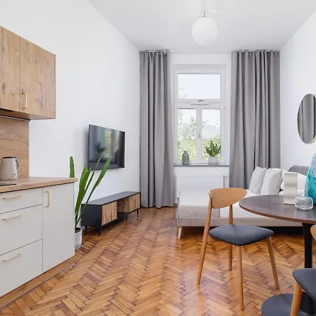 With Ac - Augustianska 1 *