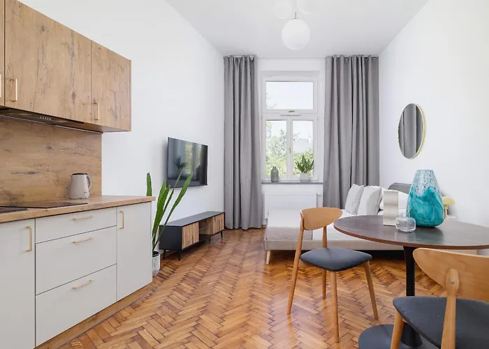 With Ac - Augustianska 1 *